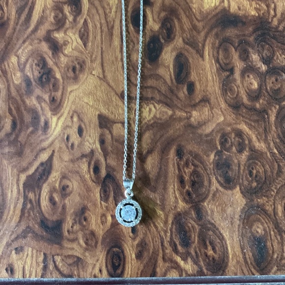 💎HOST PICK 💎🥹 CIRCLE FAKE DIAMOND THIN CHAIN NECKLACE 💎⛓️ - Picture 5 of 12